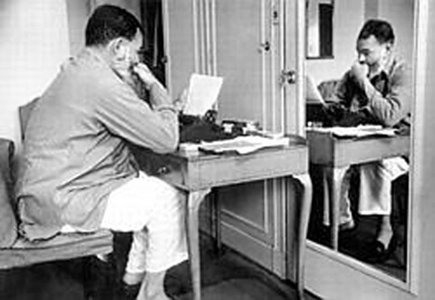 hemingway-writing-mirror-paris