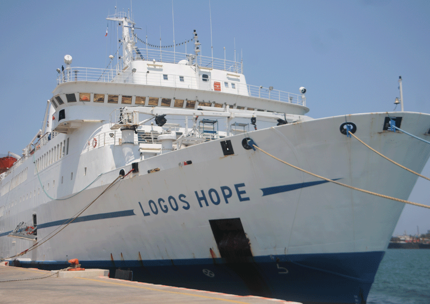Logos Hope en puerto